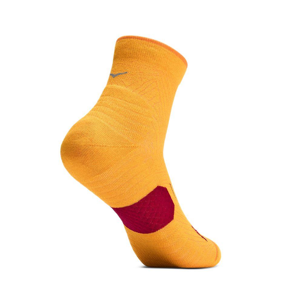 HOKA QUARTER RUN SOCK 3-PACK Unisex ถุงเท้าวิ่งสำหรับผู้ชายและผู้หญิง
