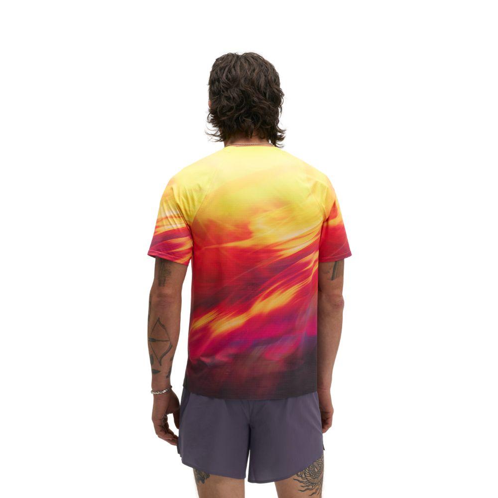 HOKA RACE DAY SHORT SLEEVE TR PRT Men เสื้อวิ่งแขนสั้นผู้ชาย