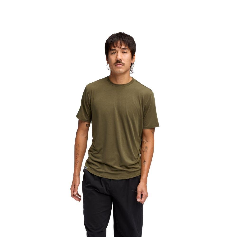 HOKA HOKA ESSENTIAL TEE เสื้อยืดแขนสั้นผู้ชาย - Rev Online